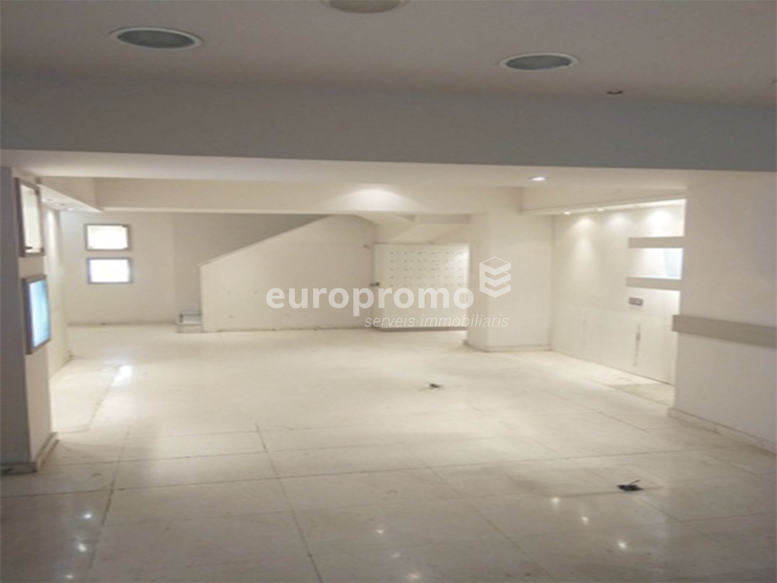 Local de 128m2 situado en primera linea y mejor zona comercial de la ciudad!
